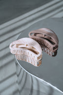 【2026年 2月中旬お届け開始】マーブルラウンドヘアクリップ