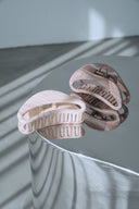 【2026年 2月中旬お届け開始】マーブルラウンドヘアクリップ