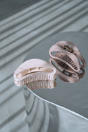 【2026年 2月中旬お届け開始】マーブルラウンドヘアクリップ