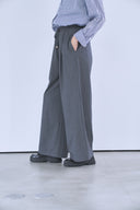 イージーワイドストレートパンツ