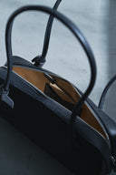 【ご予約商品】スリムボックスレザーハンドバッグ