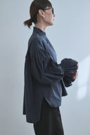 スタンドカラーボリュームスリーブブラウス