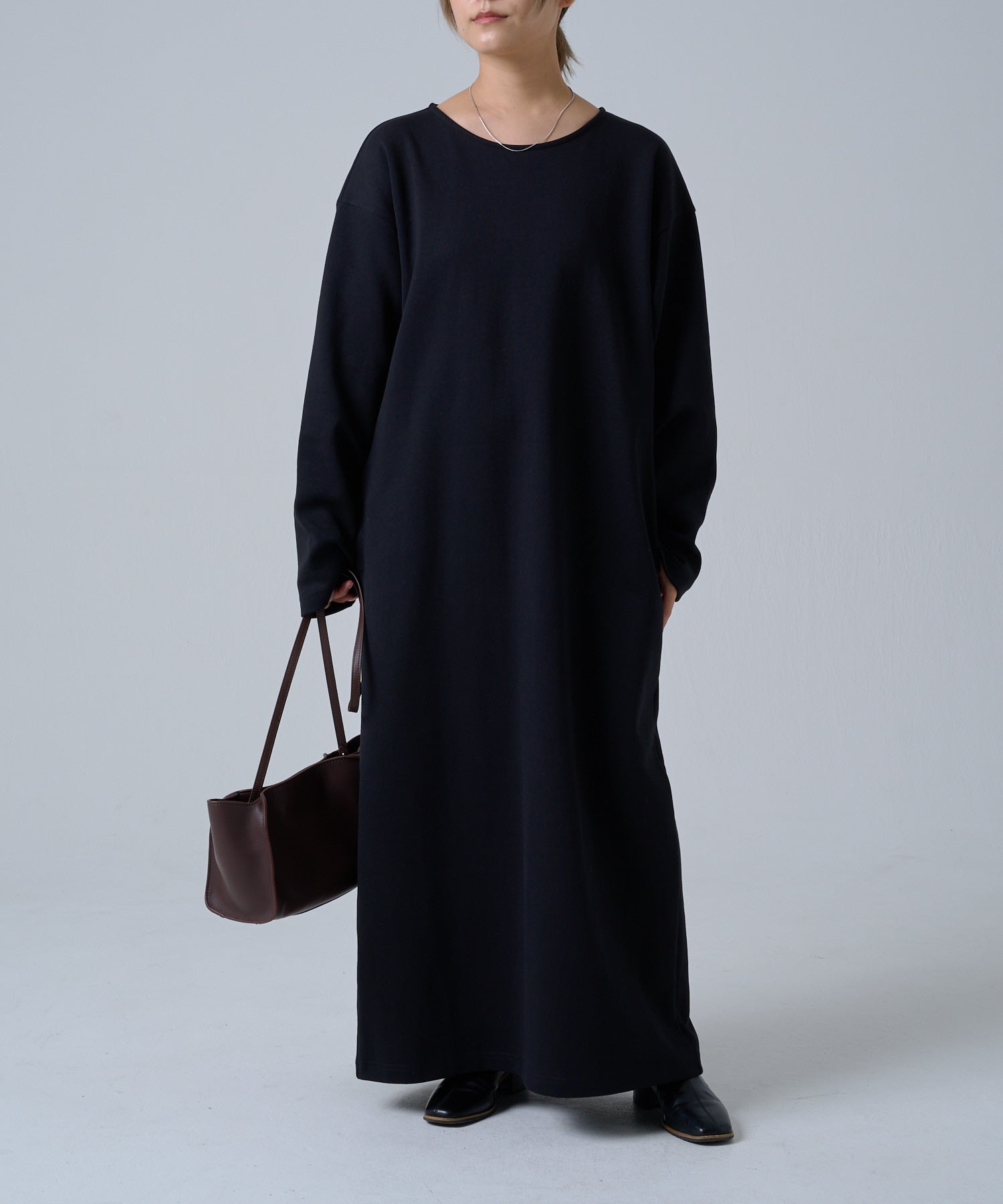 バックZIPロングワンピース – Adé Lifestyle