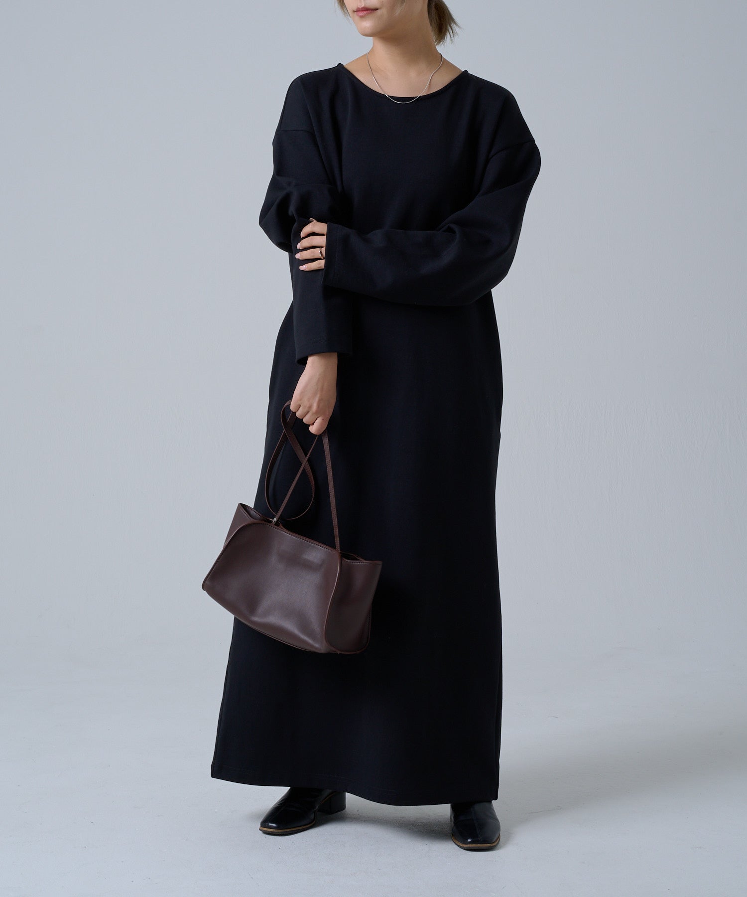 バックZIPロングワンピース – Adé Lifestyle