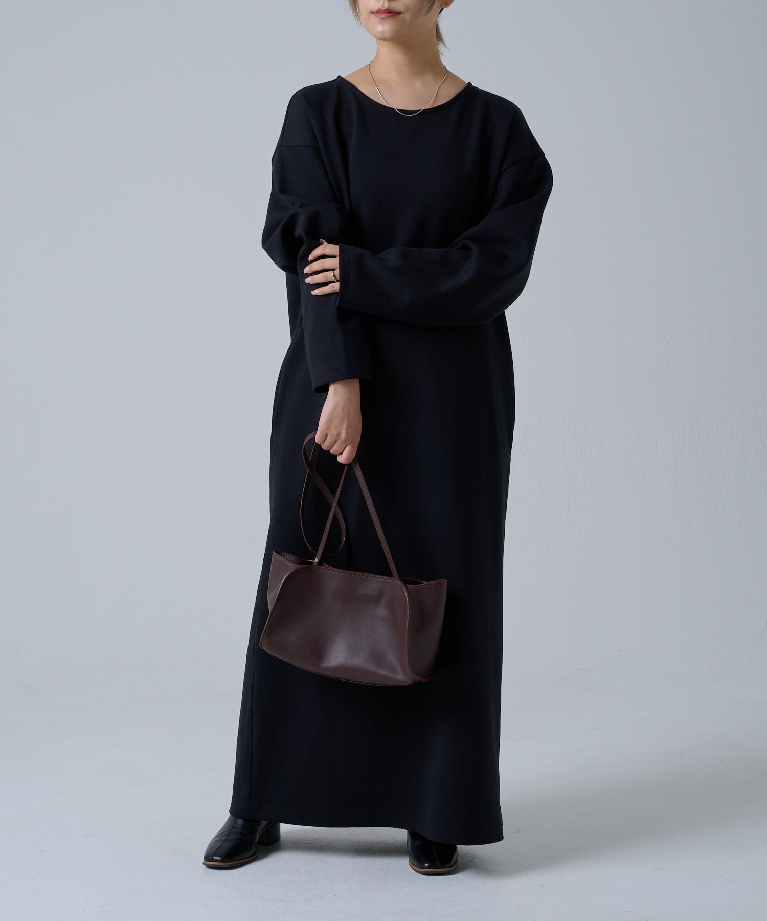 バックZIPロングワンピース – Adé Lifestyle