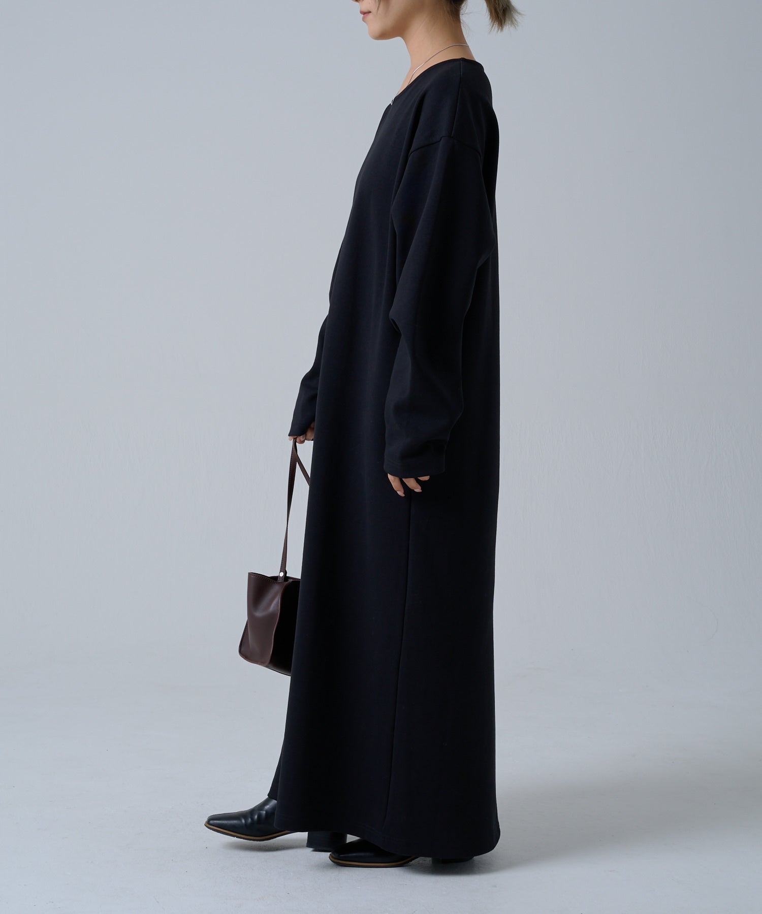 バックZIPロングワンピース – Adé Lifestyle