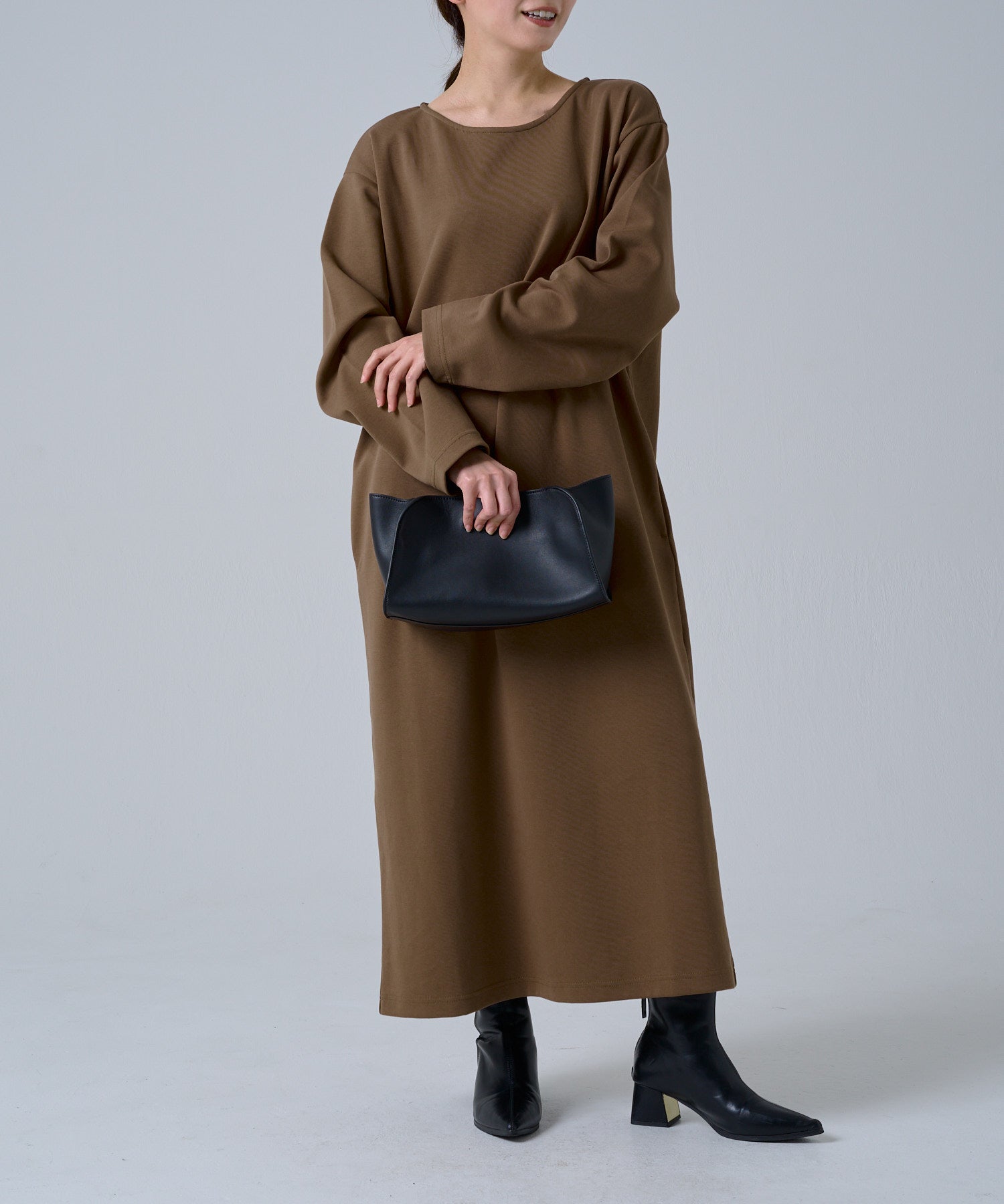 バックZIPロングワンピース – Adé Lifestyle