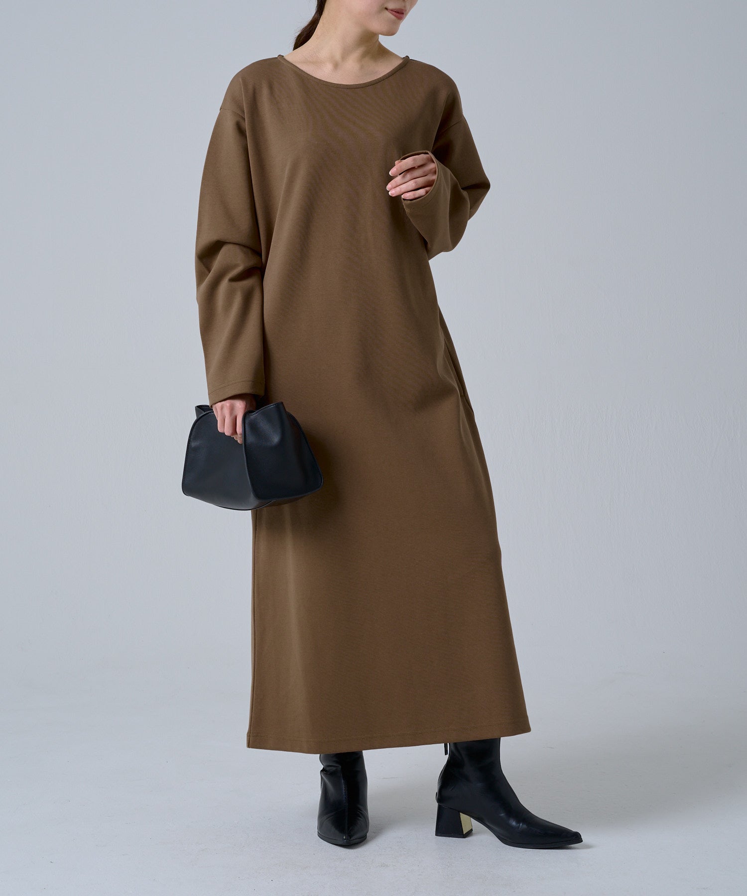 バックZIPロングワンピース – Adé Lifestyle バックZIPロングワンピース – Adé Lifestyle