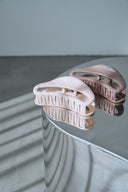 【2026年 2月中旬お届け開始】マーブルラウンドヘアクリップ