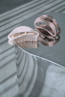 【2026年 2月中旬お届け開始】マーブルラウンドヘアクリップ