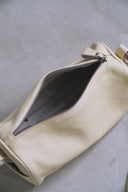 カウハイドショルダーバッグ