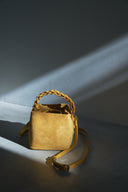 【2026年 1月上旬お届け開始】スエードミニ バケットショルダー（ツイストハンドル）