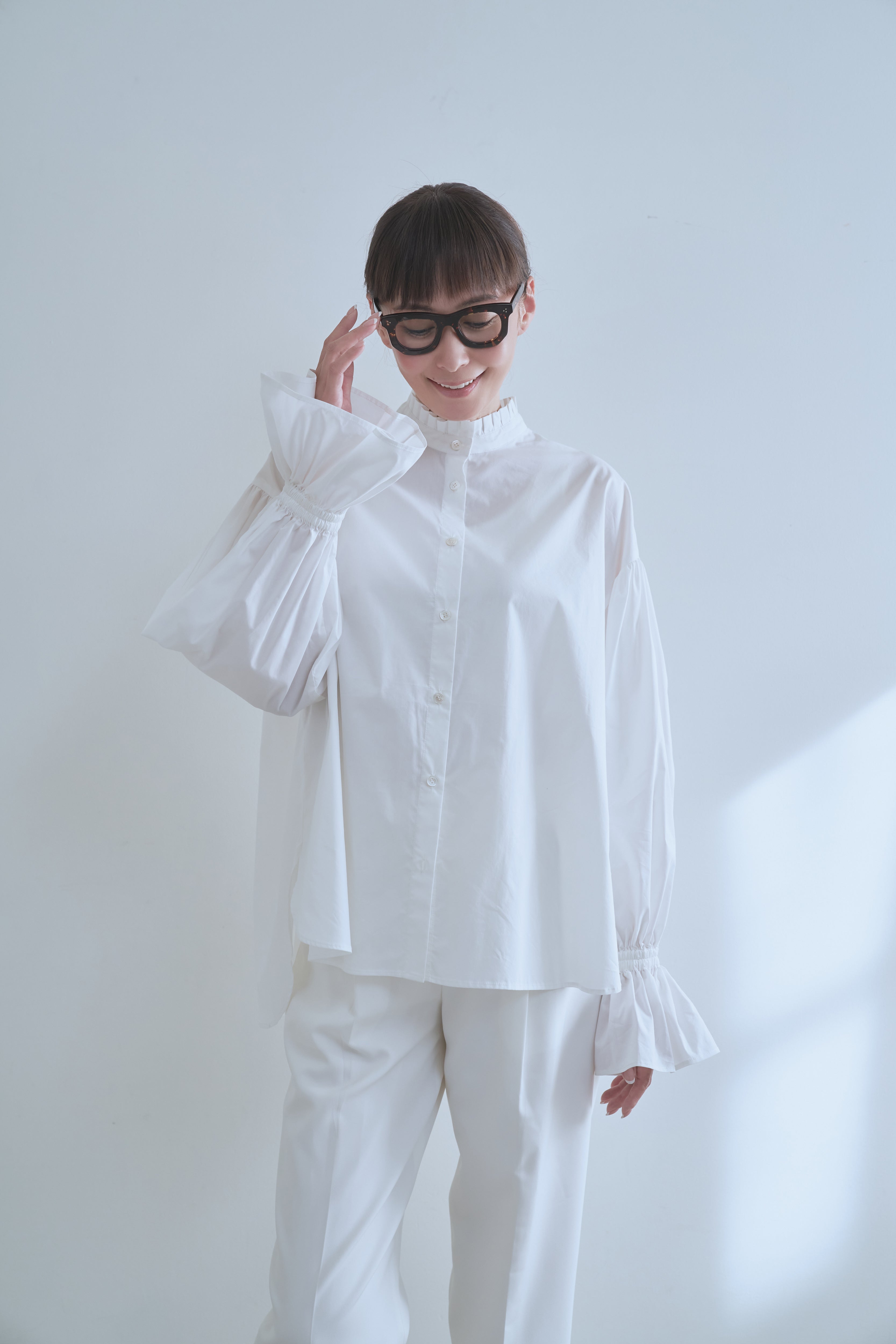 スタンドカラーボリュームスリーブブラウス – Adé Lifestyle