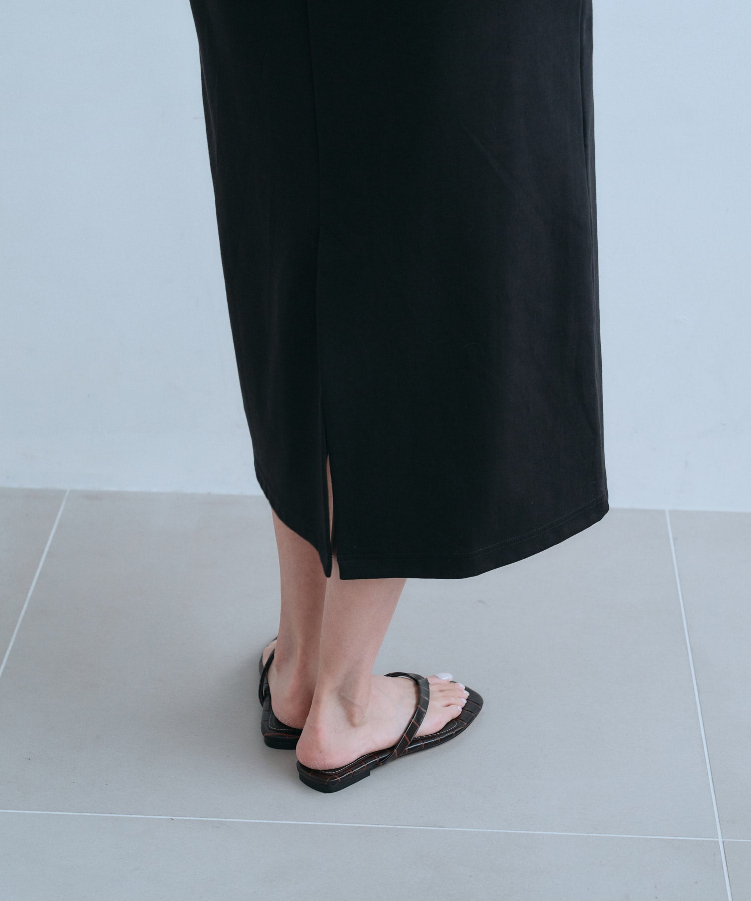 バックZIPロングワンピース – Adé Lifestyle