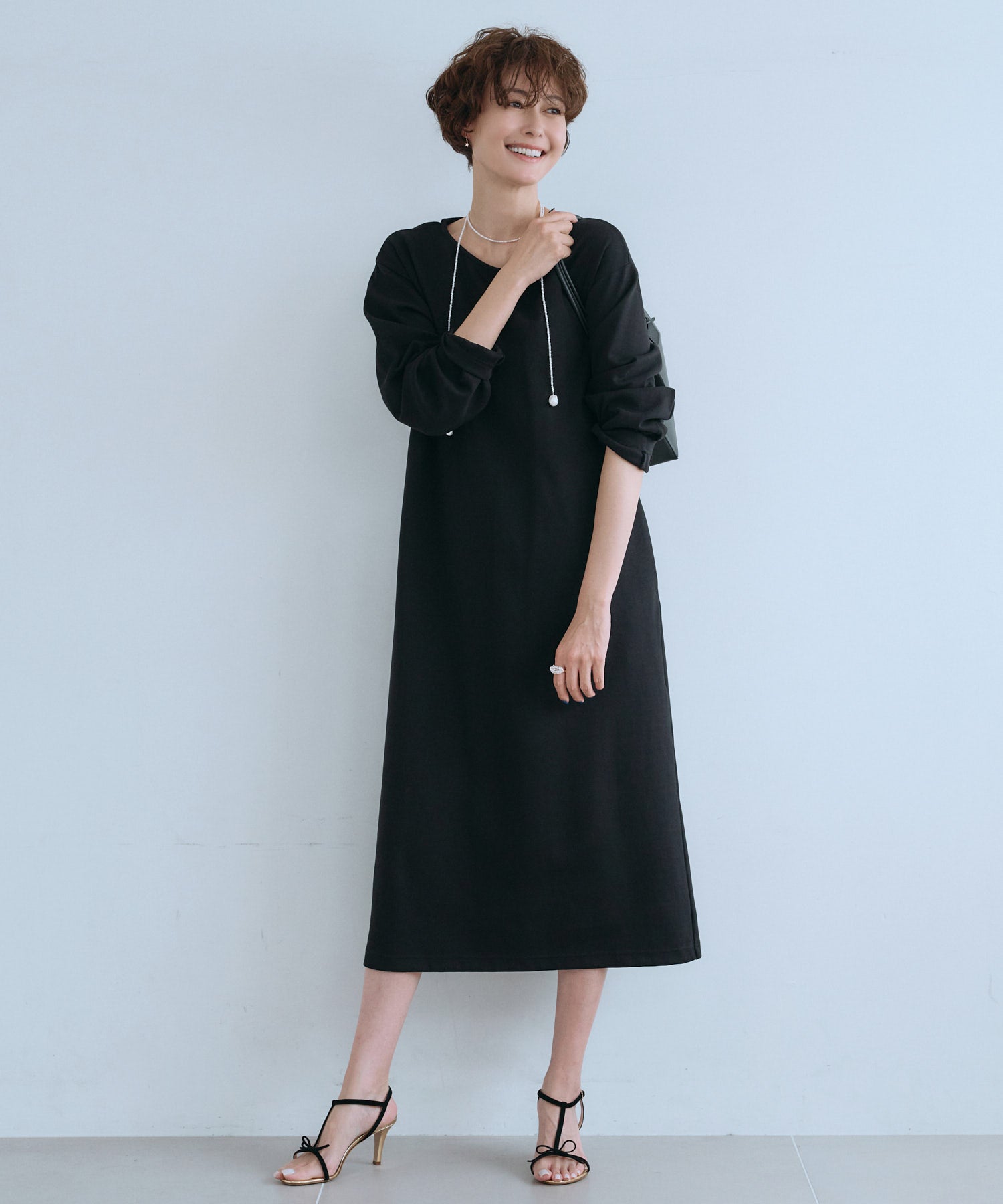 バックZIPロングワンピース – Adé Lifestyle