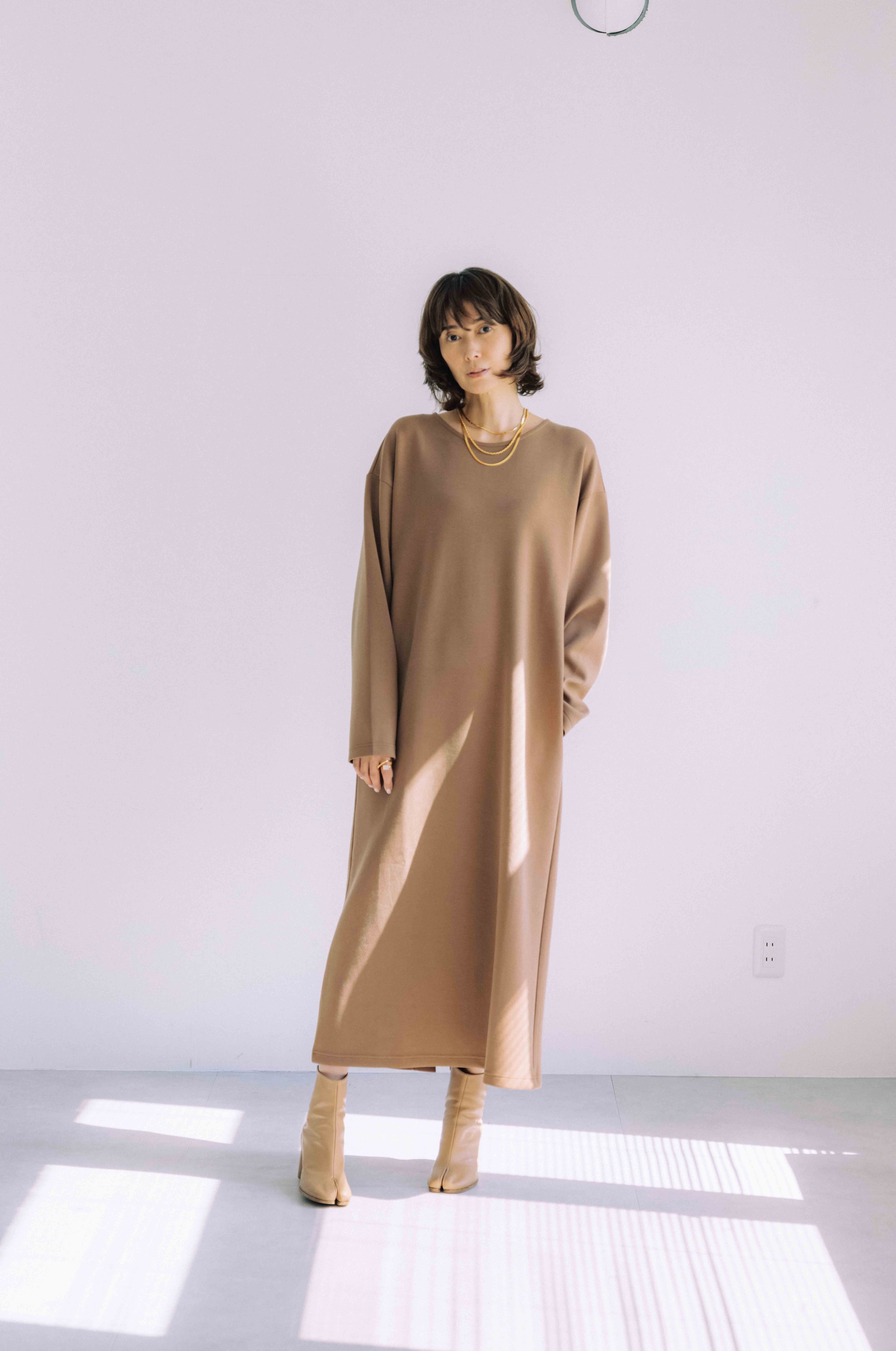 バックZIPロングワンピース – Adé Lifestyle